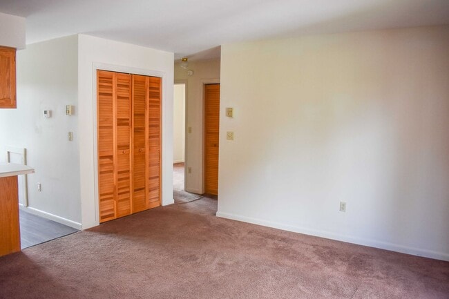 Building Photo - Second Floor - Two Bedroom with Garage in Jersey Shore