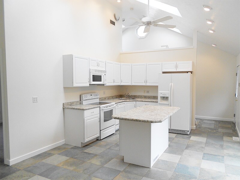 1,440 SF (+/-) 1 Bedroom Apartment with Loft - 1315 Peninsula Dr