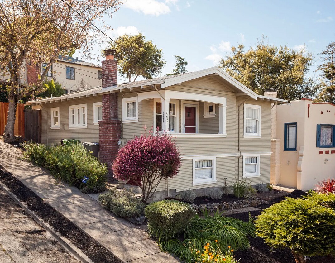 Foto principal - 4433 Brookdale Ave