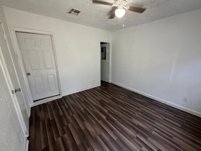 Foto del edificio - 1301 S 19th St