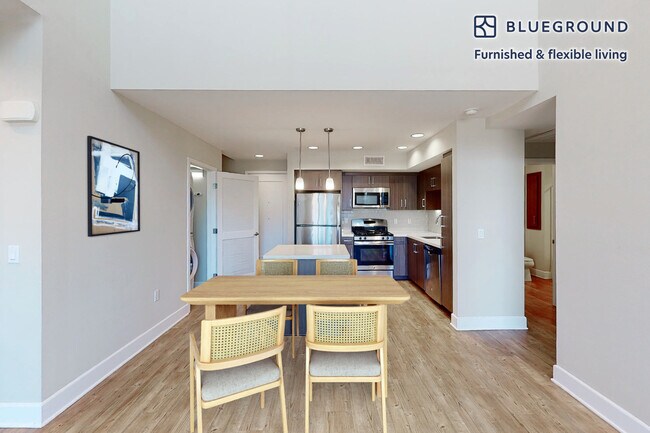 Foto del edificio - 6700 Warner Ave