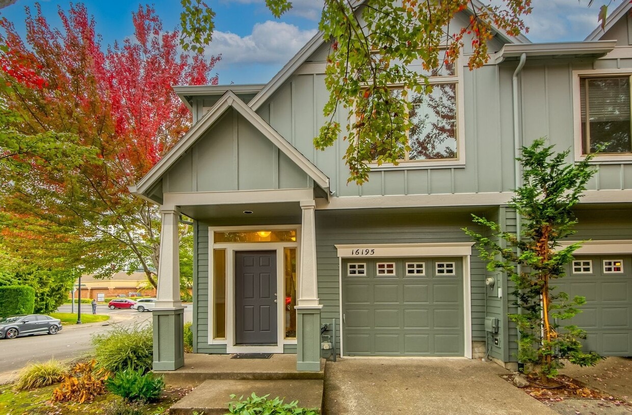 Primary Photo - Beautiful Upscale End Unit Townhome with L...