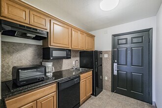 Building Photo - 1025 Swanson St