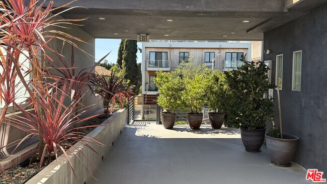 Foto del edificio - 1040 N Spaulding Ave