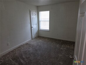 Building Photo - 611 Olaf Dr
