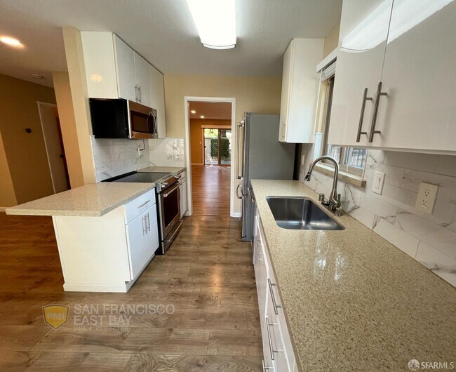 Building Photo - 1716 Parkside Dr