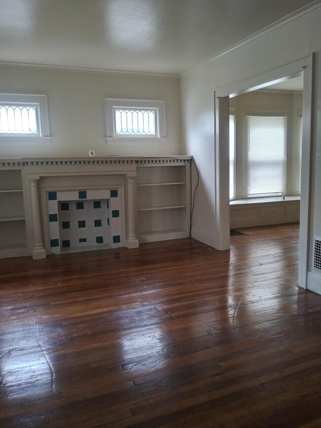 Building Photo - 1717 Bellevue Ave