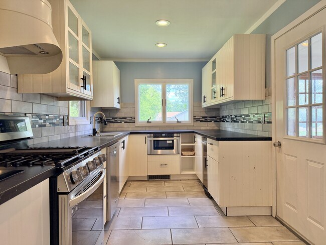 Foto del edificio - 135 Pembroke Rd SW