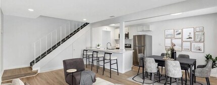 Building Photo - 900 E Tiffany Dr