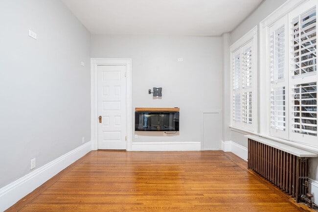 Building Photo - 261 Beacon St