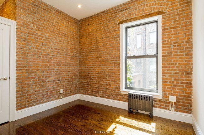 Building Photo - 264 W 25th St