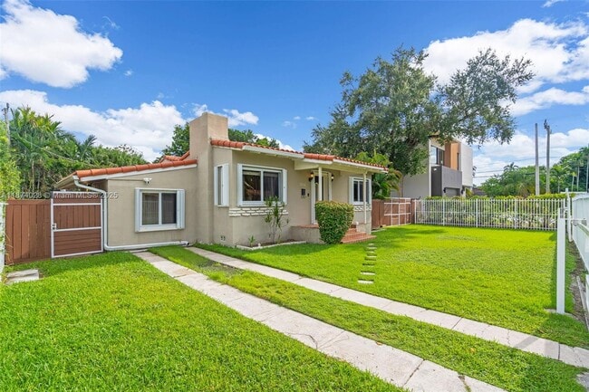 Building Photo - 4417 SW 14th St