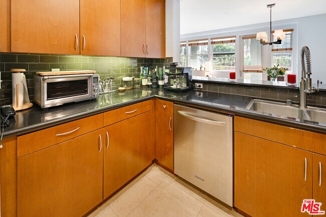 Building Photo - 7100 Playa Vista Dr