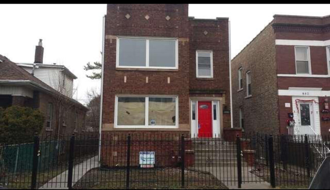 Upstairs Unit 2 bedroom 1 office - 848 E 88th St