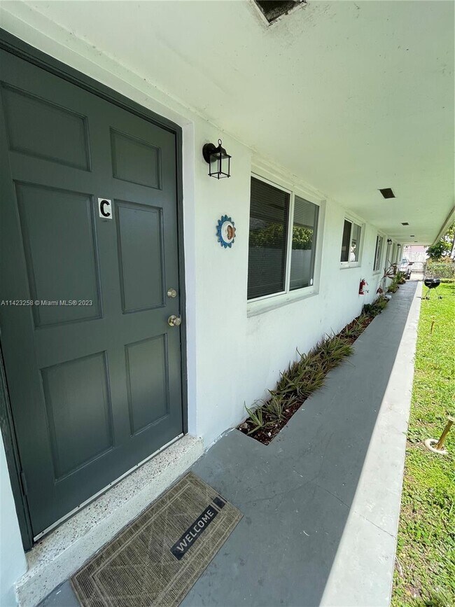 Foto del edificio - 842 SW 2nd St