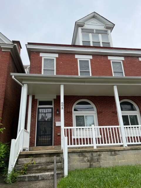 Building Photo - 886 E Livingston Ave