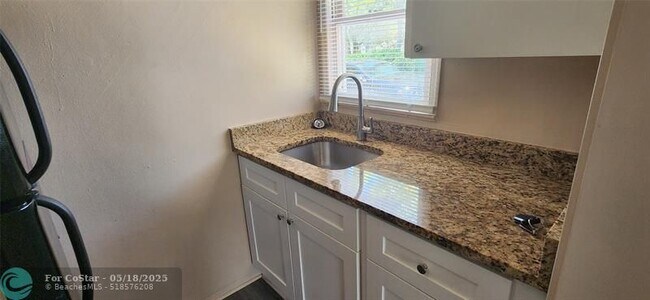 Foto del edificio - 609 SW 4th Ave
