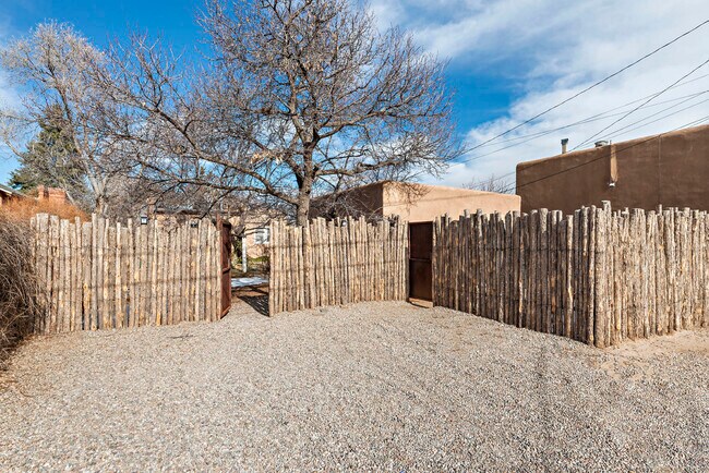 Foto del edificio - 212 E Santa Fe Ave