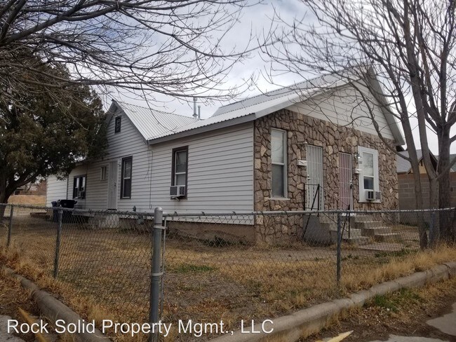 Building Photo - 1002 Edith Blvd SE