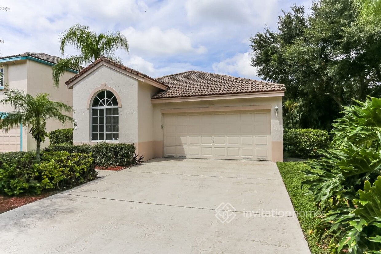 Primary Photo - 1401 Banyan Cir