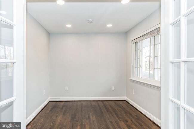 Foto del edificio - 7016 Donna Cir