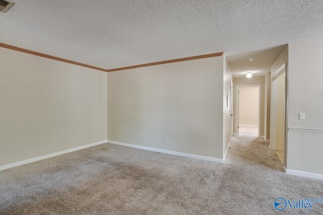 Foto del edificio - 6201 Friar Tuck Dr NW