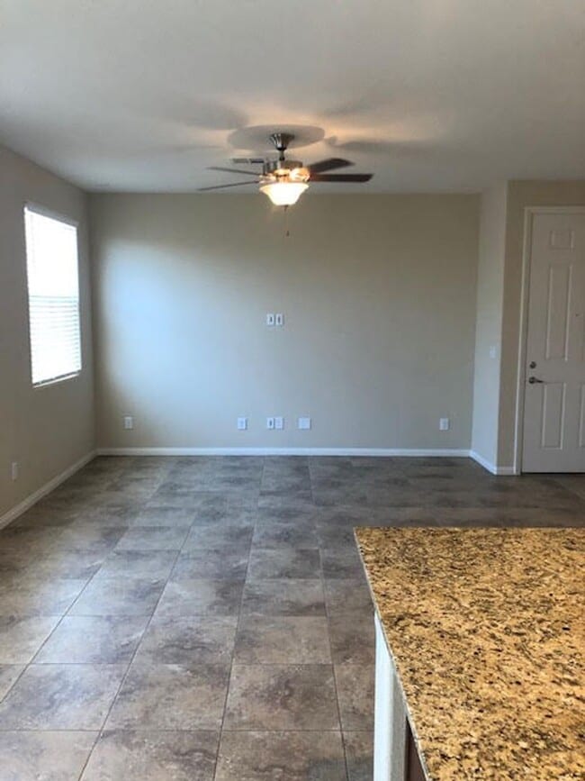 Building Photo - 2 Bedroom Singe Story Townhouse in Gated C...