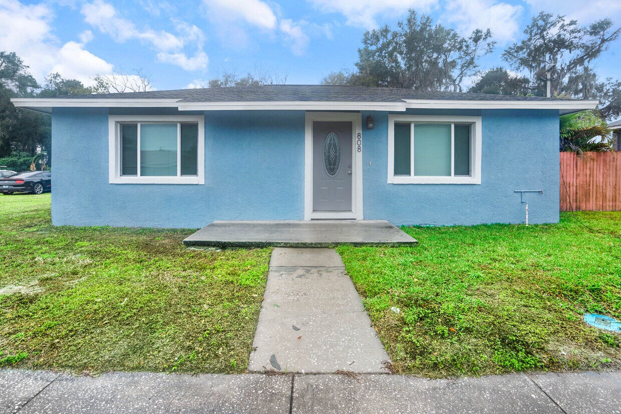 Foto principal - 808 S Charleston Ave