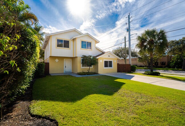 Building Photo - 302 NE 36th St