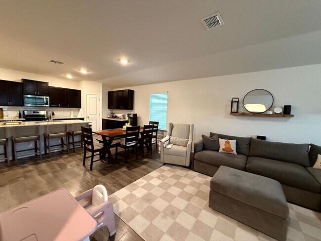 Building Photo - 219 Cuban Emerald