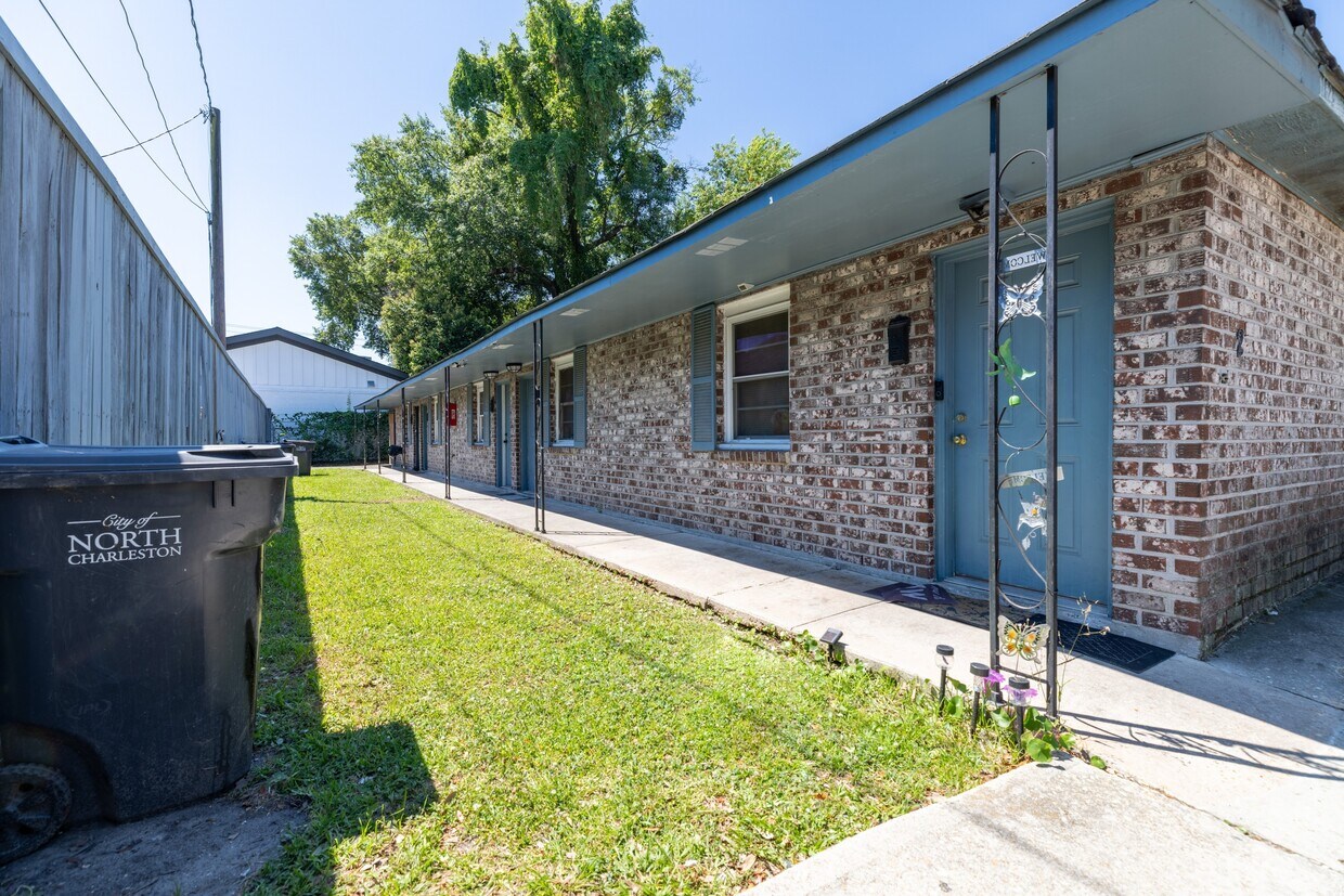 Exterior2 - Lelands Nook