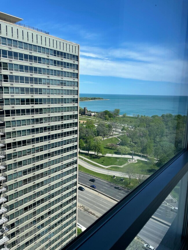 Foto del edificio - 3550 N Lake Shore Dr