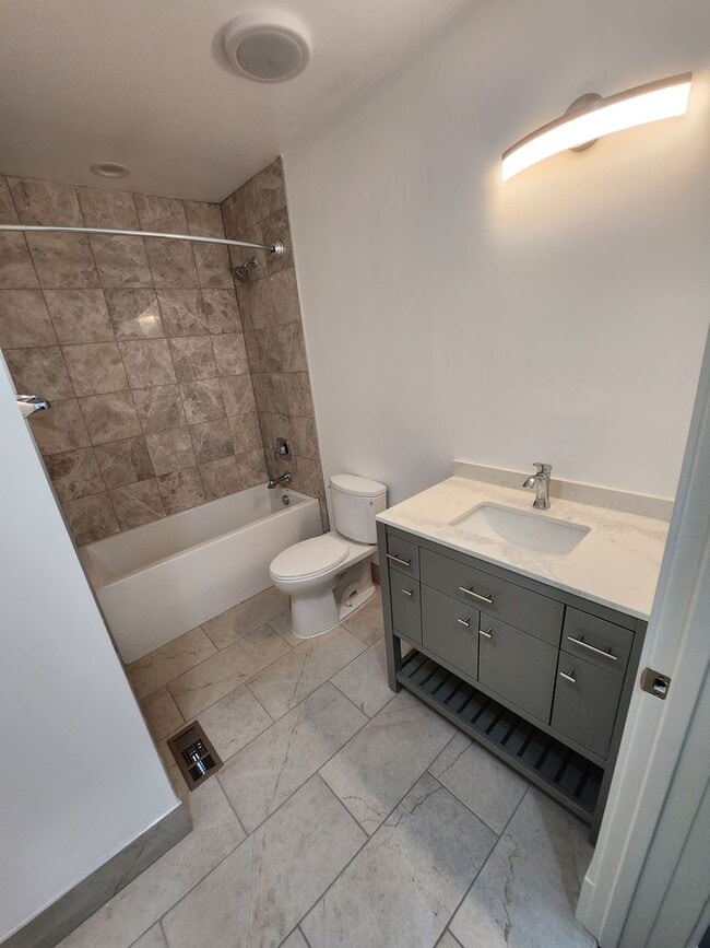 Building Photo - Newly Renovated One Bedroom Available