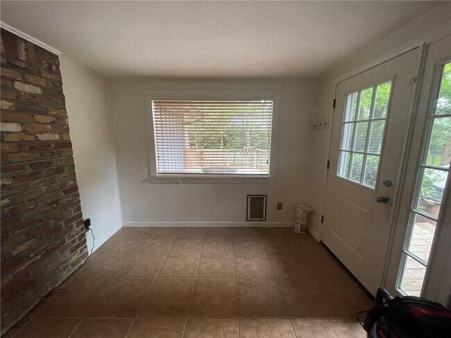 Foto del edificio - 2760 Brevard Dr