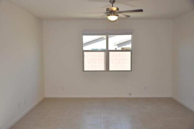 Foto del edificio - Practically Brand New Energy Efficient Queen Creek Home