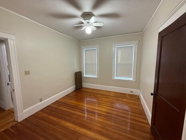 Foto del edificio - 76 Powder House Blvd