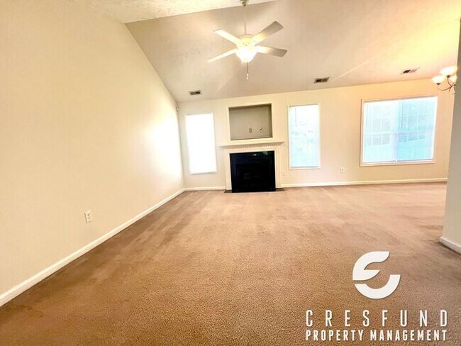 Building Photo - COZY AND CONVENIENT MINUTES FROM FT. BRAGG!