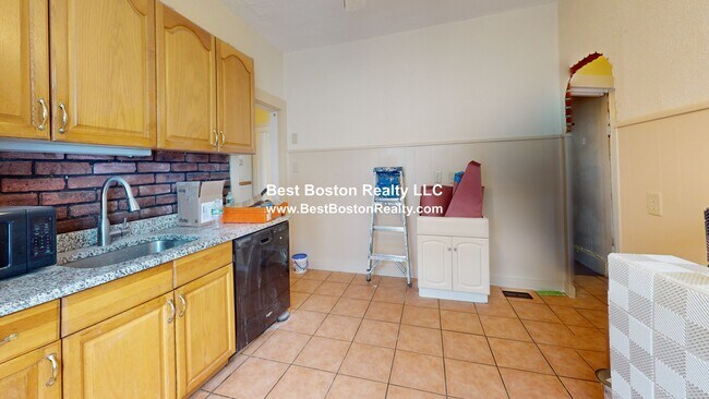 Building Photo - 93 Capen St