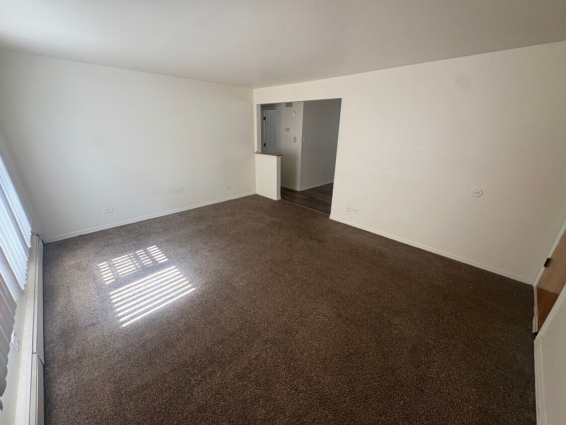 Primary Photo - 12747 Hoyne Ave