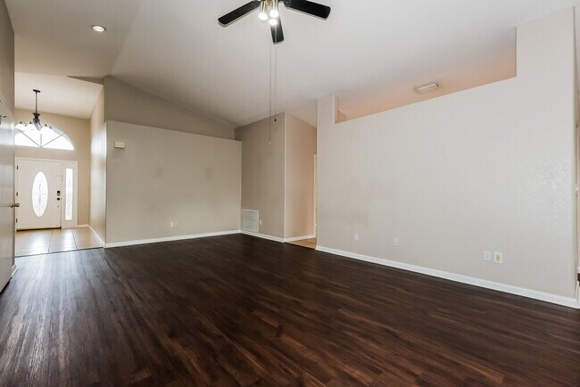 Foto del edificio - 1411 Forsyth Way