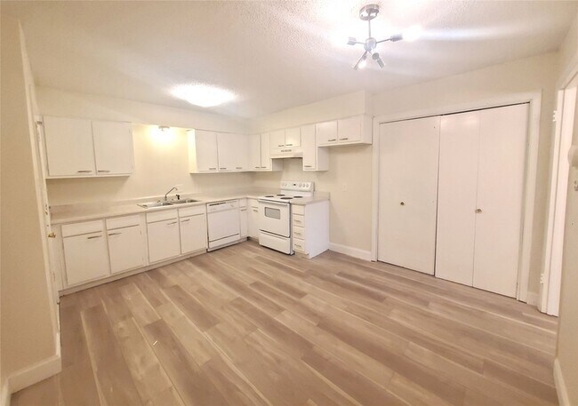 Foto del edificio - 6605 Park Pl Dr