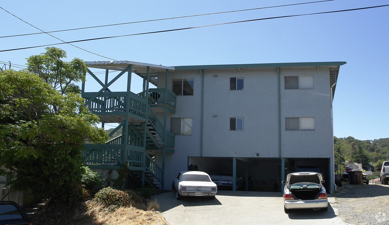 Primary Photo - 524 Richardson St