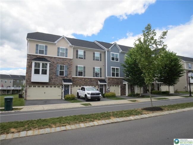 Building Photo - 2407 Cook Dr