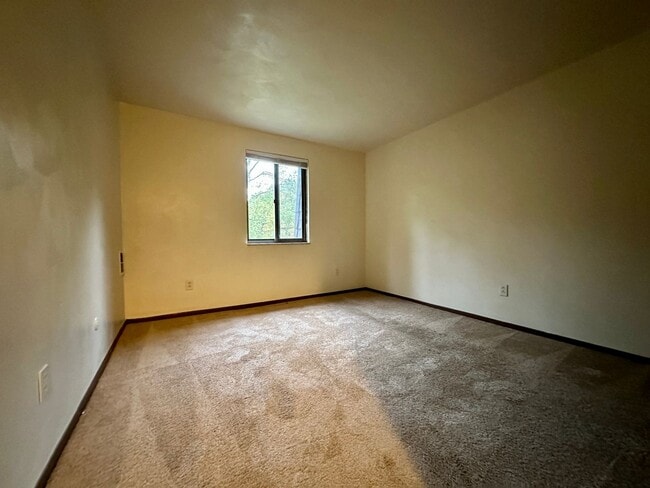 Foto del edificio - Beautiful One Bedroom Apartment with A/C, Parking & On-Site Laundry! Call Today!