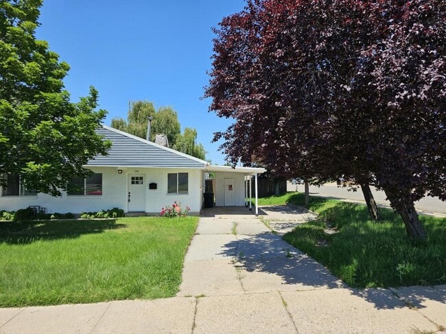 Building Photo - 190 W 2050 N