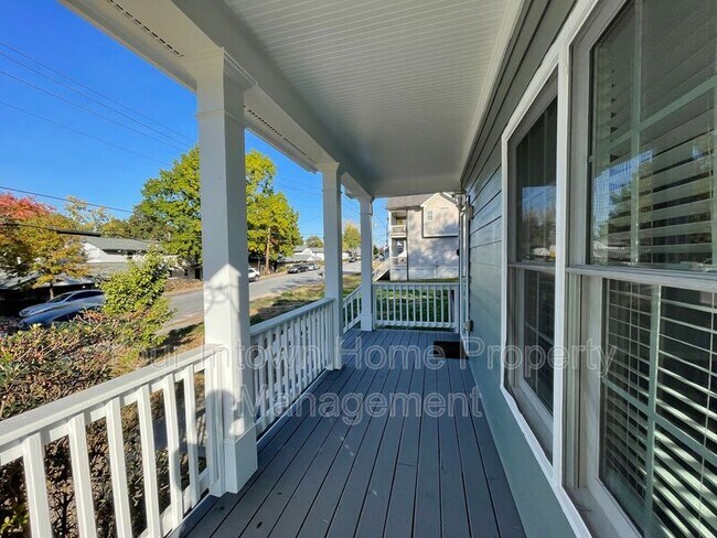 Building Photo - 1194 Oakland Lane SW