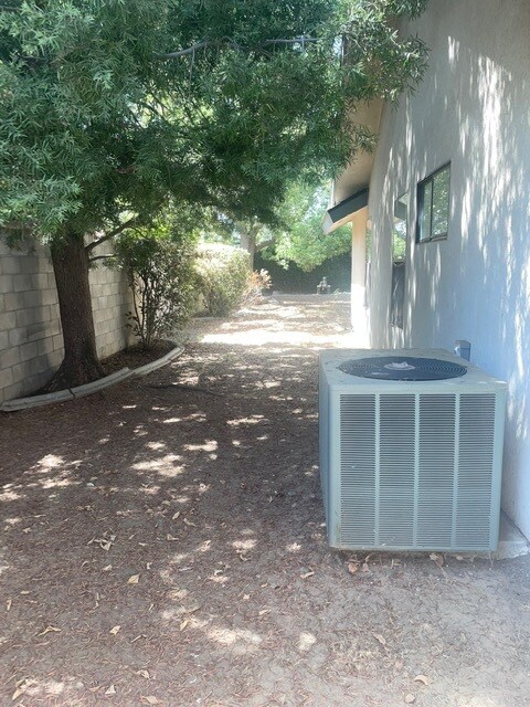 Building Photo - 5413 Valleybrook Dr