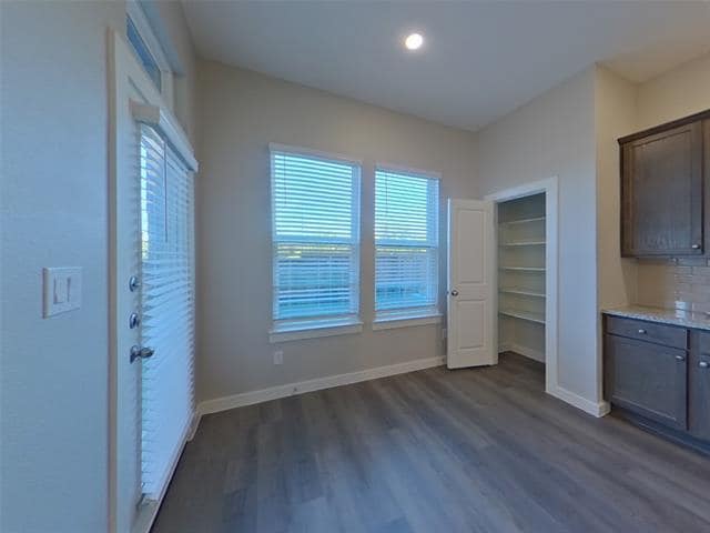 Foto del edificio - 5476 Sandstone Dr