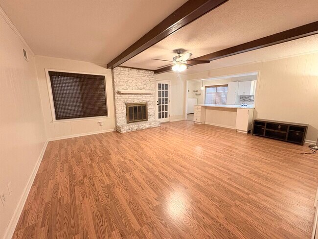 Foto del edificio - 6264 Skylight Dr