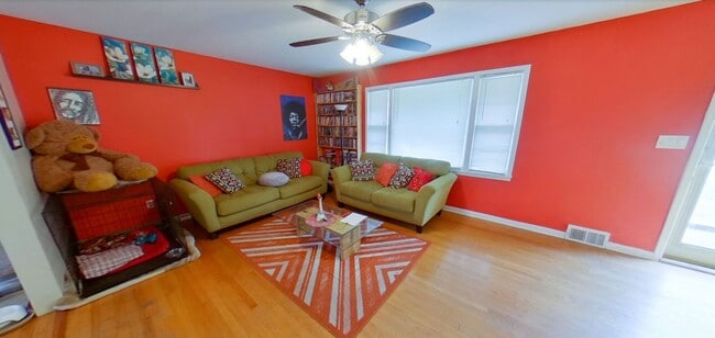 Building Photo - 3D Tour Available - Fenced-in Yard + Attac...